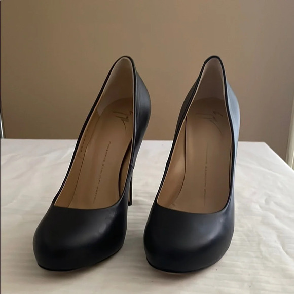 Giuseppe Zanotti Leather Pumps Heels Black Stiletto size 39 US 9 Classic NWOB - Picture 2 of 10